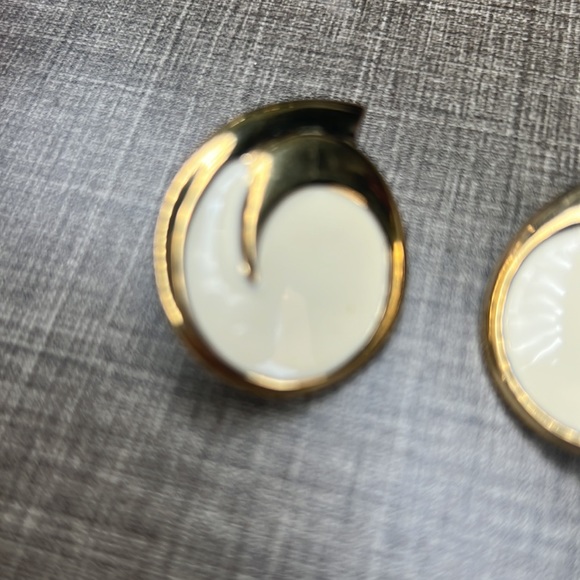 Monet Vintage Gold and Cream Earrings - Picture 7 of 8